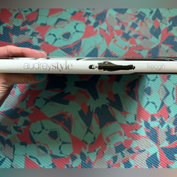 Audrey Hepburn Style Book - Picture 5 of 9